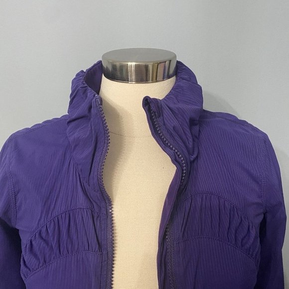 Lululemon Zip Jacket Ruching Thumb Hole Emblem Size 4 Purple - Picture 3 of 11